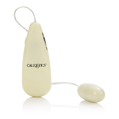 Glow-in-the-Dark Pocket Exotics Vibrating Glowing Bullet  2