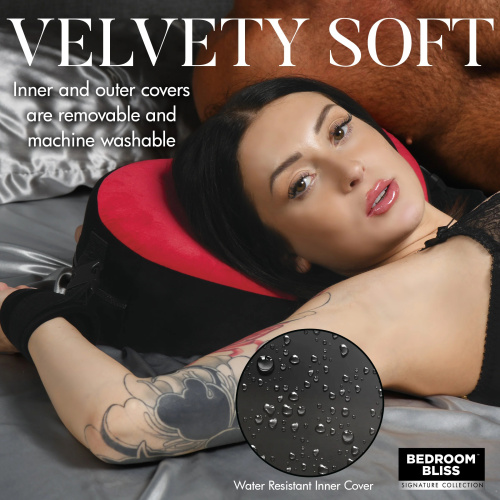 Bondage Love Pillow - Black/red  4